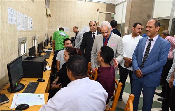 رئيس جامعة أسيوط يتابع انتظام العمل بمقري التنسيق الإلكتروني مع انطلاق المرحلة الأولى