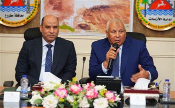   وزير العمل ومحافظ مطروح يسلمان عقود عمل لذوي الهمم تنفيذًا لتوجيهات الرئيس السيسي