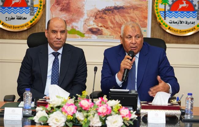 وزير العمل ومحافظ مطروح يسلمان عقود عمل لذوي الهمم تنفيذًا لتوجيهات الرئيس السيسي