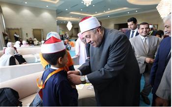 أيمن عبدالغني يشهد ختام التصفيات النهائية للموسم الخامس من المشروع الوطني للقراءة