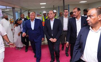 وزير العمل ومحافظ مطروح يختتمان جولتهما برأس الحكمة بلقاءات مع العمالة غير المنتظمة
