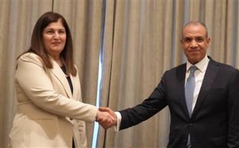   وزير الخارجية  يبحث مع نظيره الفلسطيني تعزيز التنسيق المشترك على هامش اجتماعات عمان