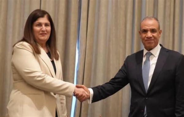 وزير الخارجية  يبحث مع نظيره الفلسطيني تعزيز التنسيق المشترك على هامش اجتماعات عمان