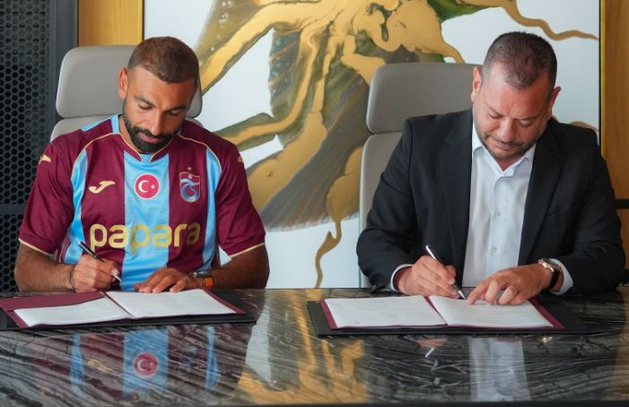 الفرعون المصري في تركيا.. محمد صلاح يوقع لطرابزون سبور