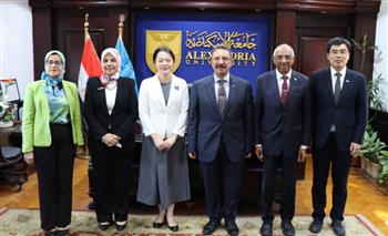   جامعة الإسكندرية تبحث مع القنصل العام الصيني تعزيز التعاون الأكاديمي والبحثي