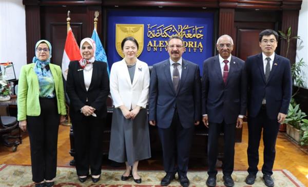 جامعة الإسكندرية تبحث مع القنصل العام الصيني تعزيز التعاون الأكاديمي والبحثي