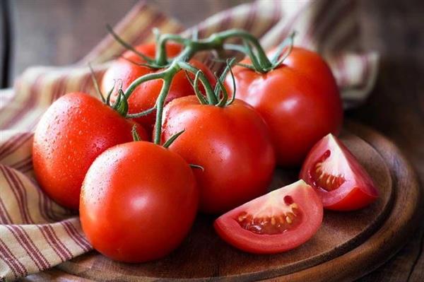 الطماطم هل ترفع الضغط وتسبب السرطان أم أنها ضحية للشائعات؟