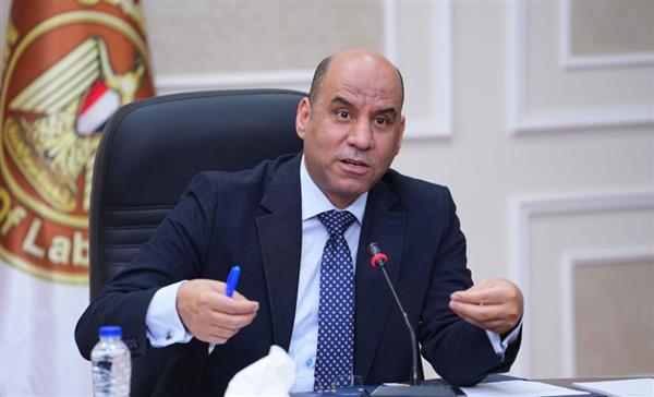 وزير العمل: الحكومة والقطاع الخاص يفتحان بابًا جديدًا للتشغيل بتوفير 3032 فرصة عمل