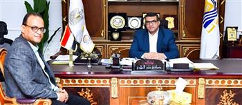   محافظ قنا ووكيل الصحة الجديد يبحثان الارتقاء بالرعاية الطبية بالمحافظة