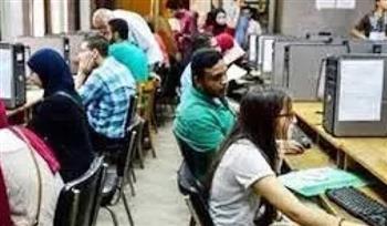 إقبال كثيف على مكتب تنسيق الجامعات بكلية الهندسة بجامعة القاهرة