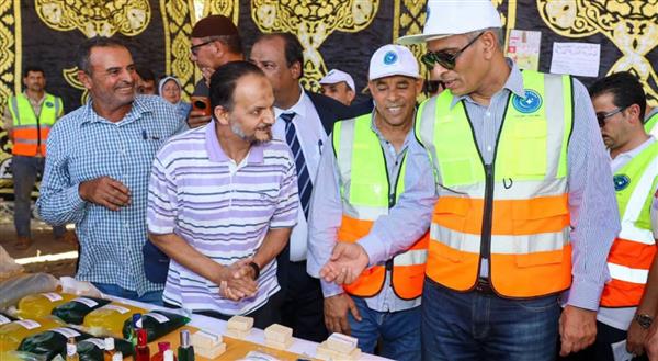 محافظ كفرالشيخ يشيد بمواهب الطلاب وإبداعاتهم التعليمية