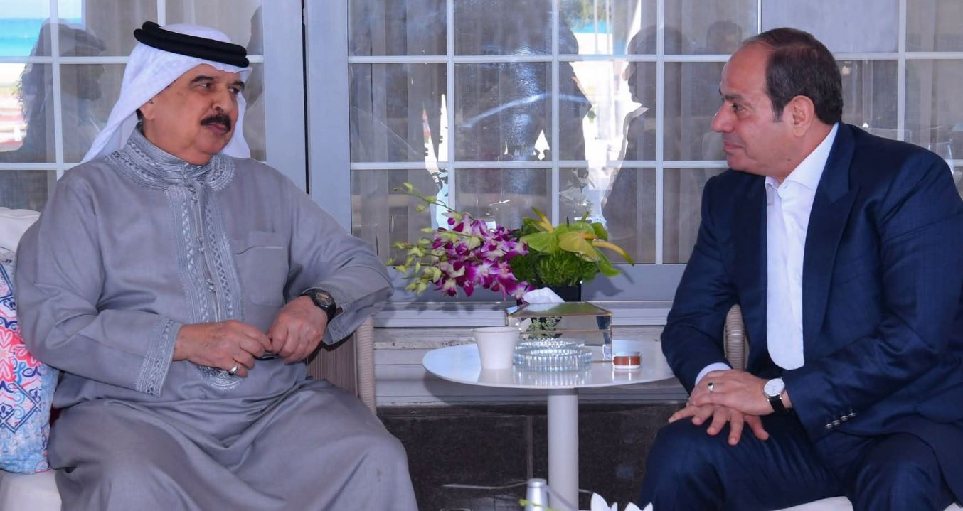 الرئيس السيسى يودّع ملك البحرين بمطار العلمين فى ختام زيارته لمصر