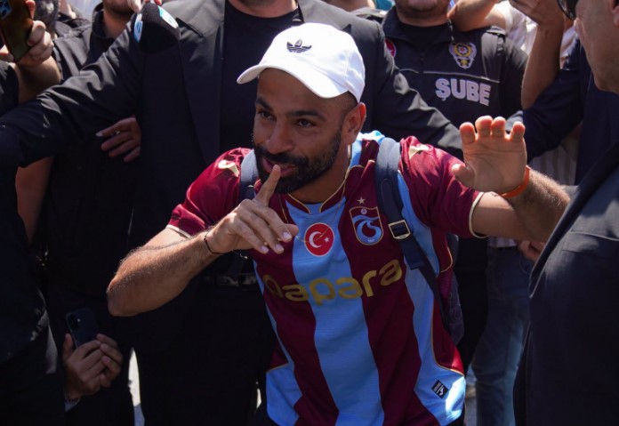 بيان رسمي من طرابزون سبور ينفي شائعات الحجز على مستحقات محمد صلاح