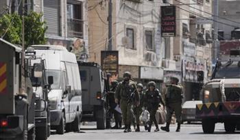   متحدث محافظة القدس: أكثر من 51 مصابًا و60 حالة اعتقال خلال اقتحام الاحتلال لمخيم قلنديا