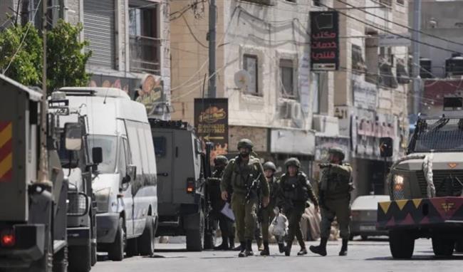 متحدث محافظة القدس: أكثر من 51 مصابًا و60 حالة اعتقال خلال اقتحام الاحتلال لمخيم قلنديا