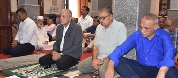  محافظ الأقصر يؤدي صلاة الجمعة بمسجد شركة مياه الشرب والصرف الصحي بالعوامية
