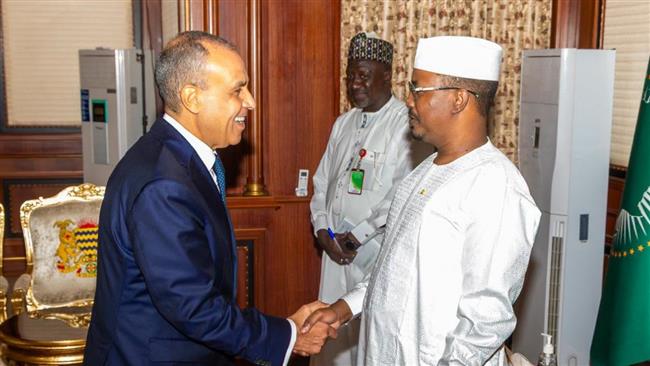 وزير الخارجية يسلم رسالة خطية من رئيس الجمهورية إلى الرئيس التشادي