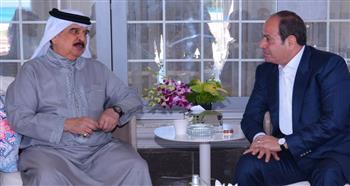   الرئيس السيسى يودّع ملك البحرين بمطار العلمين فى ختام زيارته لمصر