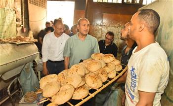   محافظ أسيوط يفاجئ المخابز البلدية للاطمئنان على جودة الخبز