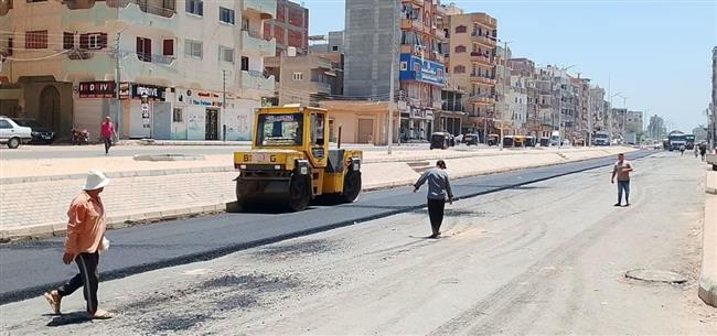 كفرالشيخ تواصل تطوير الطرق.. رصف طريق مستشفى مطوبس