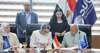   محافظ الوادي الجديد توقّع تعاقد إنشاء مدرسة تمريض تطبيقية خاصة بالخارجة 