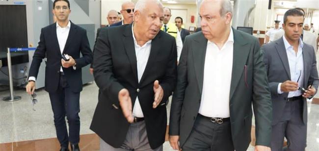 وزير الطيران يبحث زيادة الرحلات الجوية وتنشيط السياحة في مطروح
