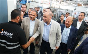   وزير العمل يتفقد "الأهرام لنظم الأمان" بالعاشر من رمضان ويبحث احتياجات الصناعة