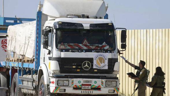 الاحتلال يعرقل شاحنات المساعدات ويبطئ إجراءات التدقيق في كرم أبو سالم