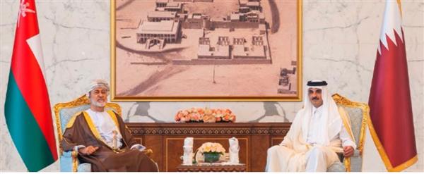 أمير قطر وسلطان عُمان يبحثان سبل تعزيز العلاقات بين البلدين
