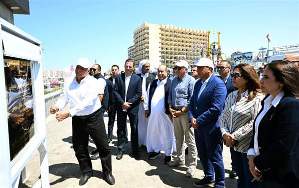 رئيس الوزراء يفتتح كورنيش 30 يونيو المطور ويتفقد معرض "كنوز مصر في مطروح"