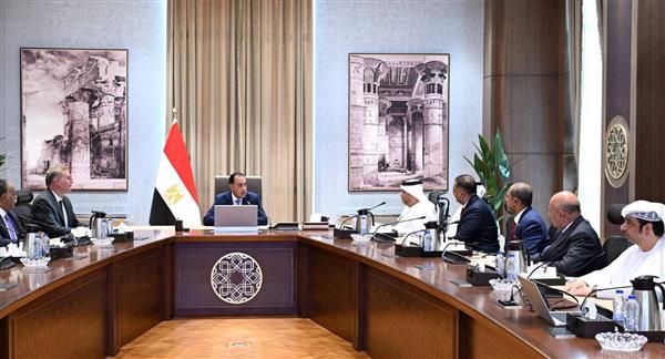 مدبولي يتابع خطوات تنفيذ مشروع «الفجيرة العلمين» للنفط والغاز
