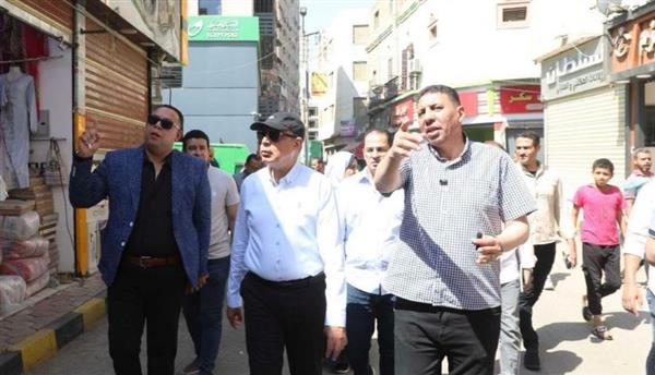 محافظ المنيا يتفقد موقع عمر أفندي ويوجه بتطوير الطرق وتحقيق السيولة المرورية
