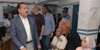 استمرارًا لجولاته المفاجئة.. محافظ بورسعيد يتفقد "مكتب التأمينات الاجتماعية "بحي المناخ