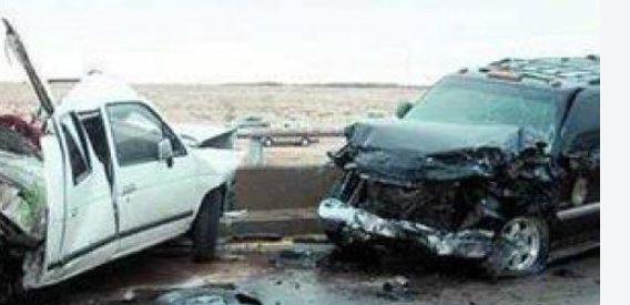 مصرع شخص وإصابة آخر في تصادم سيارتين بطريق الواحات