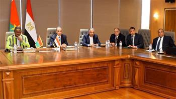   وزير الخارجية يستقبل رئيس هيئة الدواء المصرية لبحث دعم صادرات الدواء المصرى