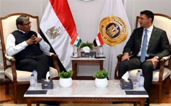 وزير الصناعة يبحث مع سفير الهند لدى مصر تعزيز التعاون الصناعي بين البلدين 