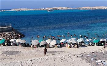   عودة المصطافون إلى شواطئ مطروح بعد يومين من الغلق