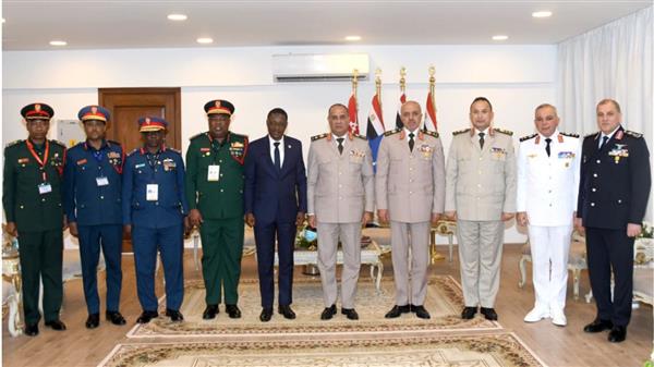 معرض العلمين الدولى للطيران.. وزير الدفاع ورئيس الأركان يلتقيان عددا من قادة الوفود العسكرية