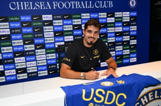 تشيلسي يعلن تجديد عقد بيدرو نيتو حتى 2032