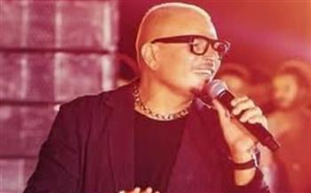   عمرو دياب يشعل سفح الأهرامات في حفل خاص وسط الآلاف من جمهوره