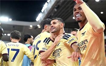 أرسنال يفوز على سندرلاند بثنائية ويتصدر الدوري الإنجليزي