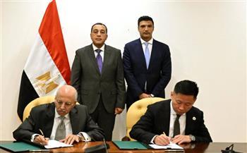 رئيس الوزراء يشهد مراسم توقيع عقد إنشاء مصنع لإنتاج البطاريات الكهربائية