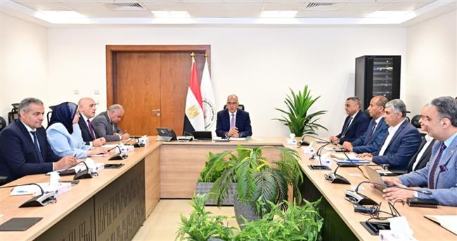 وزير الري: تقييم أداء المنظومة المائية بموسم اقصي الاحتياجات المائية 