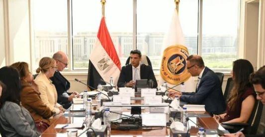 وزير الصناعة يبحث مع البنك الأوروبي مشروعات الصناعة والاقتصاد الأخضر وترشيد المياه