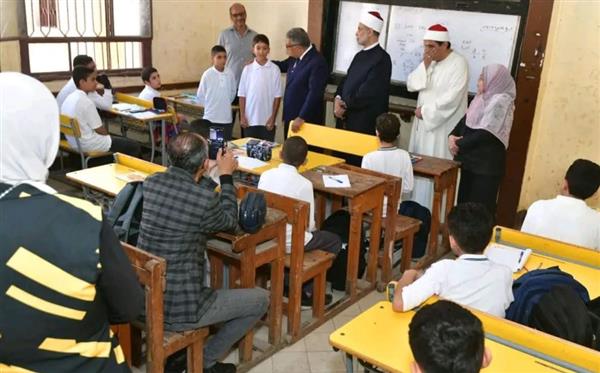 محافظ الدقهلية يهنئ طلاب المعهد الأزهري الإعدادي الثانوي بنين بالمنصورة بالعام الجديد