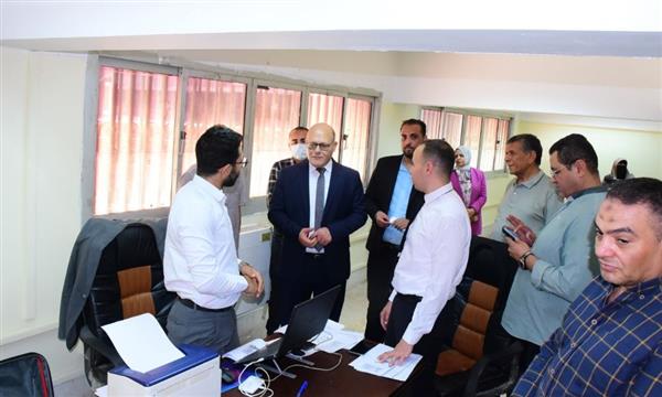 النعماني يتفقد شركة جامعة سوهاج لدعم الابتكار والخدمات التعليمية ويلتقي العاملين بها