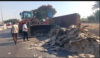   مأساة على طريق الإسكندرية الزراعي.. مصرع شابين أحدهما نجل مسعف شارك في نقل الضحايا