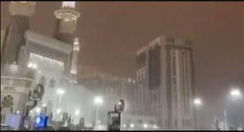   أمطار رعدية غزيرة تضرب مكة.. وتحذيرات من جريان السيول