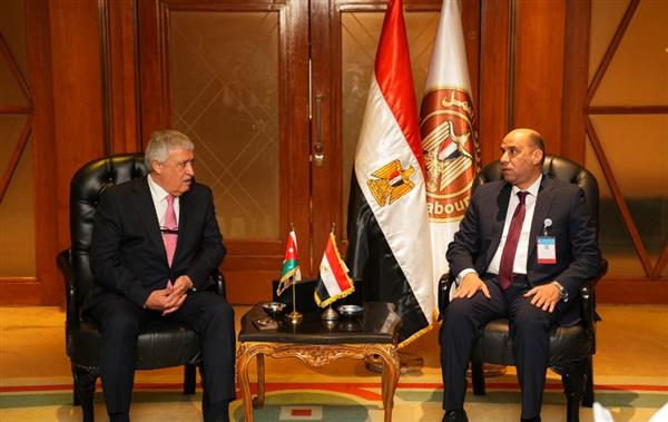 وزير العمل يبحث مع نظيره الأردني أوضاع العمالة المصرية في المملكة وتعزيز التعاون