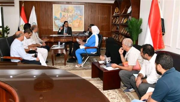 نائب محافظ الفيوم يتابع إجراءات طرح مشروعات المرور والمسطحات والحماية المدنية والري